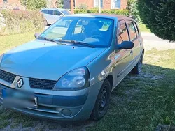 Grün Gebraucht 2001 Renault Clio II Kleinwagen | 700 € (Superpreis)