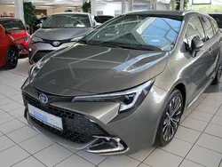 Manganbronze metallic Neu 2024 Toyota Corolla Team Kombi | 32.550 €