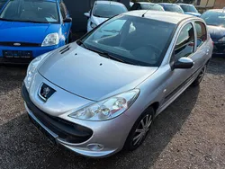 Silber Gebraucht 2010 Peugeot 206+ Kleinwagen | 3.650 €