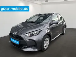 Grey metallic Gebraucht 2023 Toyota Yaris Comfort Limousine | 15.890 € (Fairer Preis)