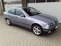 Samoablau Gebraucht 1997 BMW 318 Limousine | 7.850 € (Fairer Preis)
