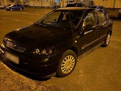 Schwarz Gebraucht 2003 Opel Astra Limousine | 1.200 € (Guter Preis)