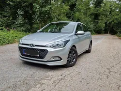 Silber Gebraucht 2018 Hyundai i20 Classic Limousine | 9.100 € (Guter Preis)