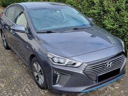 Silber Gebraucht 2017 Hyundai Ioniq Trend Limousine | 12.590 € (Guter Preis)