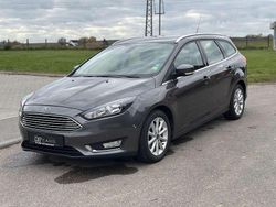 Grau Gebraucht 2015 Ford Focus Titanium Kombi | 7.400 € (Fairer Preis)