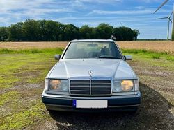 Silber Gebraucht 1991 Mercedes E200 Limousine | 7.499 €