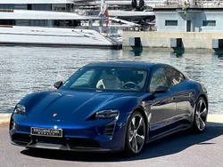 Blau Gebraucht 2020 Porsche Taycan Turbo S Limousine | 119.900 €