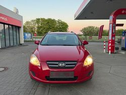Rot Gebraucht 2010 Kia Ceed Kleinwagen | 2.000 € (Teuer)