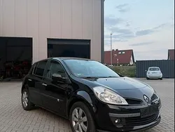 Schwarz Gebraucht 2006 Renault Clio II Kleinwagen | 2.300 €