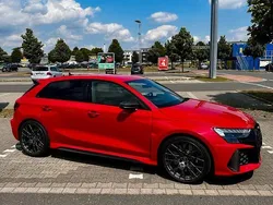 Rot Gebraucht 2024 Audi RS3 Sportback Performance Kleinwagen | 62.999 € (Fairer Preis)