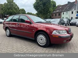 Rot Gebraucht 2001 Volvo V40 Comfort Kombi | 1.490 € (Fairer Preis)
