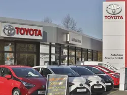 Weiß Gebraucht 2021 Toyota Yaris Hybrid Business Edition Kleinwagen | 16.400 € (Fairer Preis)