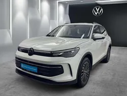 Oryxweiß perlmutteffekt Gebraucht 2024 VW Tiguan Life SUV | 39.460 € (Teuer)