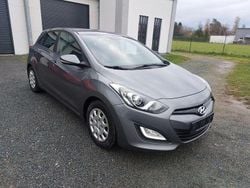 Grau Gebraucht 2014 Hyundai i30 Classic Limousine | 9.250 € (Fairer Preis)