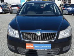 Schwarz Gebraucht 2012 Skoda Octavia Kombi | 5.690 € (Superpreis)