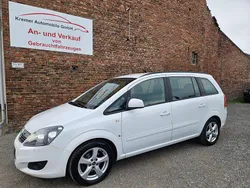 Weiß Gebraucht 2012 Opel Zafira Family Van / Kleinbus | 5.490 € (Fairer Preis)