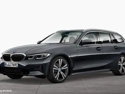 Grau Gebraucht 2022 BMW 330e Sport Line Kombi | 37.390 € (Fairer Preis)