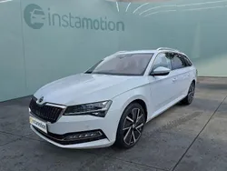 Weiß Gebraucht 2023 Skoda Superb Kombi | 36.949 € (Guter Preis)