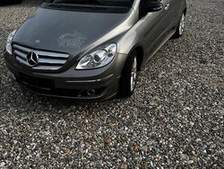 Grau Gebraucht 2006 Mercedes B200 Van / Kleinbus | 1.399 €