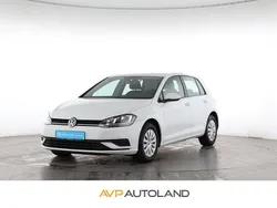 Pure white Gebraucht 2018 VW Golf VII Trendline Limousine | 17.760 € (Fairer Preis)