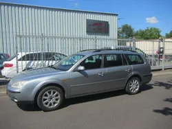 Silber Gebraucht 2002 Ford Mondeo Futura Kombi | 1.800 € (Etwas zu teuer)