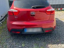 Rot Gebraucht 2011 Kia Rio Limousine | 3.200 € (Guter Preis)