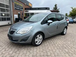 Silber Gebraucht 2012 Opel Meriva Design Edition Van / Kleinbus | 5.500 € (Fairer Preis)