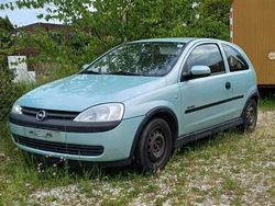 Grün Gebraucht 2001 Opel Corsa Kleinwagen | 1.900 € (Fairer Preis)