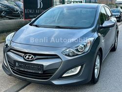 Grau Gebraucht 2014 Hyundai i30 Style Limousine | 7.890 € (Fairer Preis)