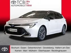 Platinumweiss/schwarz Gebraucht 2024 Toyota Corolla Kombi | 32.288 € (Teuer)