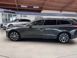 Grau Gebraucht 2021 Volvo V60 Momentum Kombi | 29.650 € (Fairer Preis)