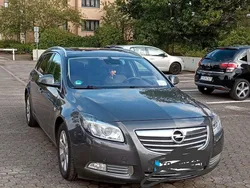 Grau Gebraucht 2010 Opel Insignia Design Edition Kombi | 6.900 € (Etwas zu teuer)