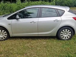 Silber Gebraucht 2013 Opel Astra Edition Limousine | 1.950 € (Superpreis)