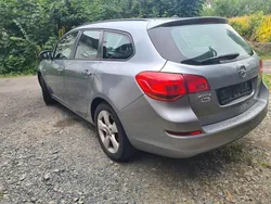 Grau Gebraucht 2011 Opel Astra Sport Kombi | 2.450 € (Fairer Preis)