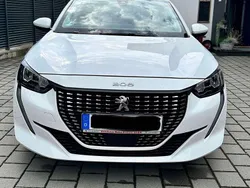 Weiß Gebraucht 2021 Peugeot 208 Allure Kleinwagen | 14.100 € (Fairer Preis)