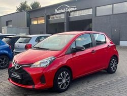 Super red v Gebraucht 2016 Toyota Yaris Basis Kleinwagen | 8.599 € (Fairer Preis)