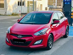 Rot Gebraucht 2013 Hyundai i30 Limousine | 6.995 € (Fairer Preis)