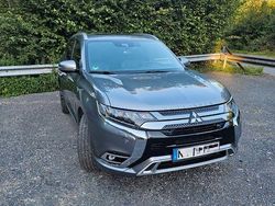 Silber Gebraucht 2019 Mitsubishi Outlander P-HEV Top SUV | 19.500 € (Fairer Preis)