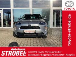 Schimmering silber metallic Neu 2025 Toyota Yaris Hybrid Business Edition SUV | 24.880 € (Fairer Preis)