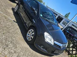 Schwarz Gebraucht 2006 Opel Tigra Cabrio | 4.000 € (Teuer)