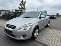 Silber Gebraucht 2009 Kia ProCeed Kleinwagen | 2.290 €