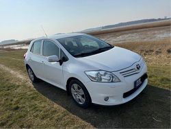 Weiß Gebraucht 2010 Toyota Auris Executive Kleinwagen | 5.200 € (Teuer)