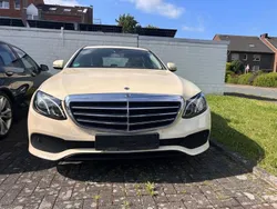 Beige Gebraucht 2019 Mercedes E200 Avantgarde Limousine | 11.995 €