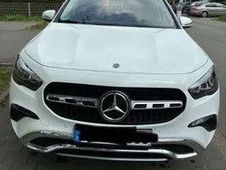 Weiß Gebraucht 2023 Mercedes GLA200 Advanced SUV | 39.000 € (Etwas zu teuer)