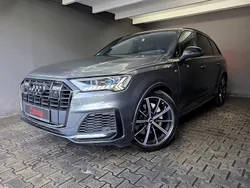 Grau Gebraucht 2021 Audi Q7 S-Line SUV | 50.990 € (Guter Preis)