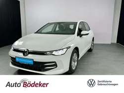 Weiß Gebraucht 2024 VW Golf VIII Life Limousine | 25.490 € (Fairer Preis)