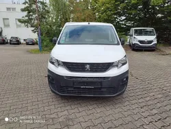 Weiß Gebraucht 2021 Peugeot Partner Premium Van / Kleinbus | 11.990 € (Guter Preis)