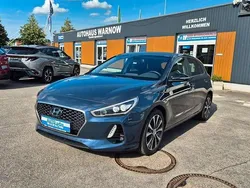 Blau Gebraucht 2017 Hyundai i30 Trend Limousine | 11.990 € (Etwas zu teuer)