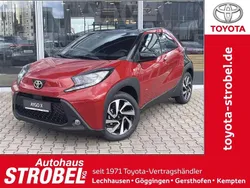 Chili red perleffekt/dach myst Neu 2025 Toyota Aygo Design Kleinwagen | 17.680 €