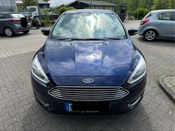 Blau Gebraucht 2016 Ford Focus Limousine | 7.000 €